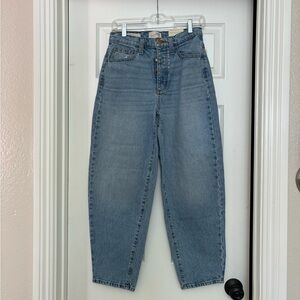 Universal Thread Women’s Barrel Jeans. Size 4.